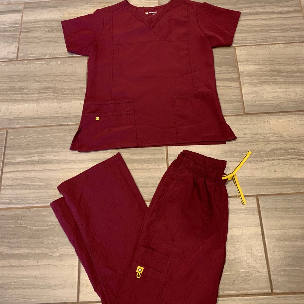 Women’s sz L WonderWink Scrub Set